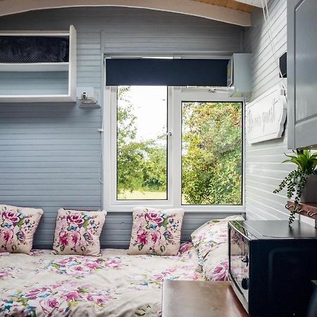 Shepherds Hut Bath Wick  Екстериор снимка