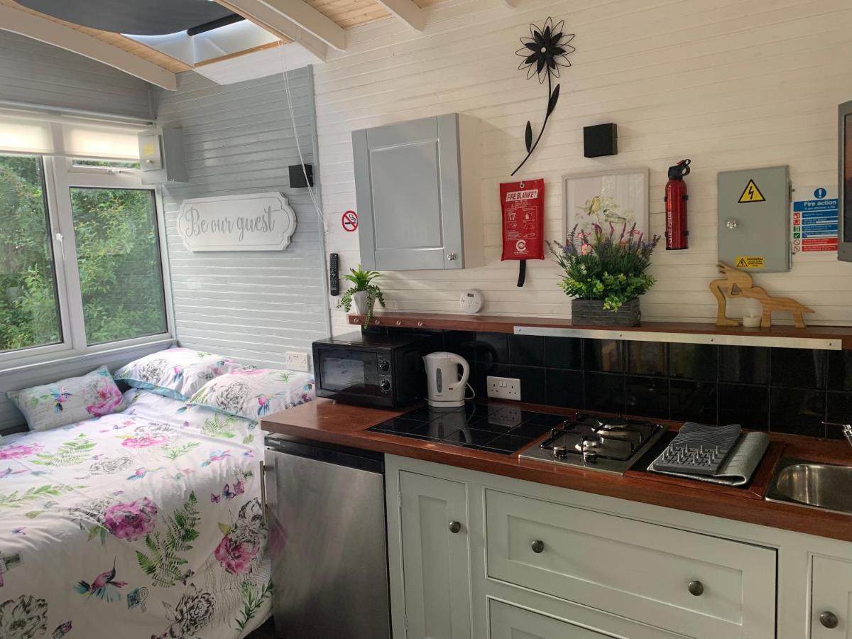 Shepherds Hut Bath Wick  Екстериор снимка