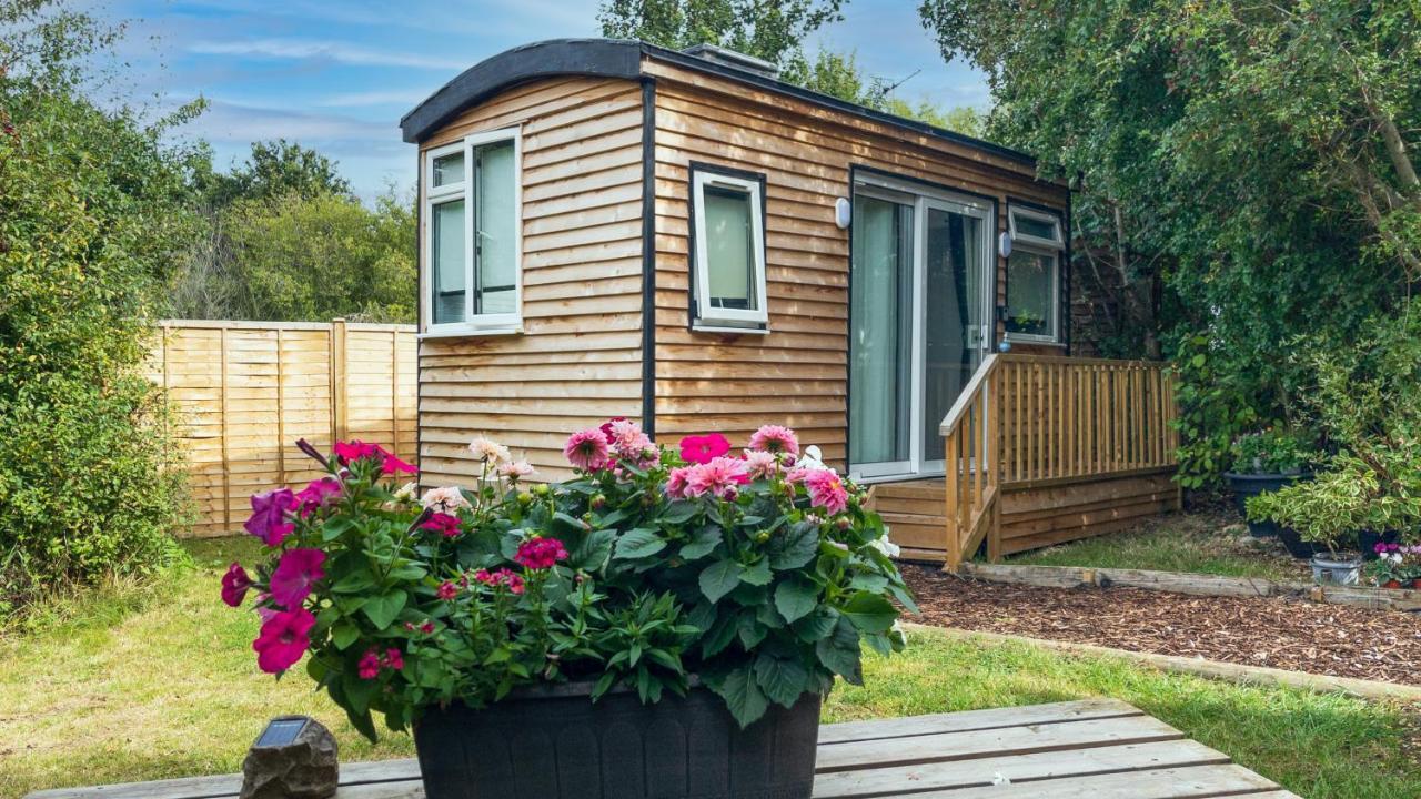 Shepherds Hut Bath Wick  Екстериор снимка