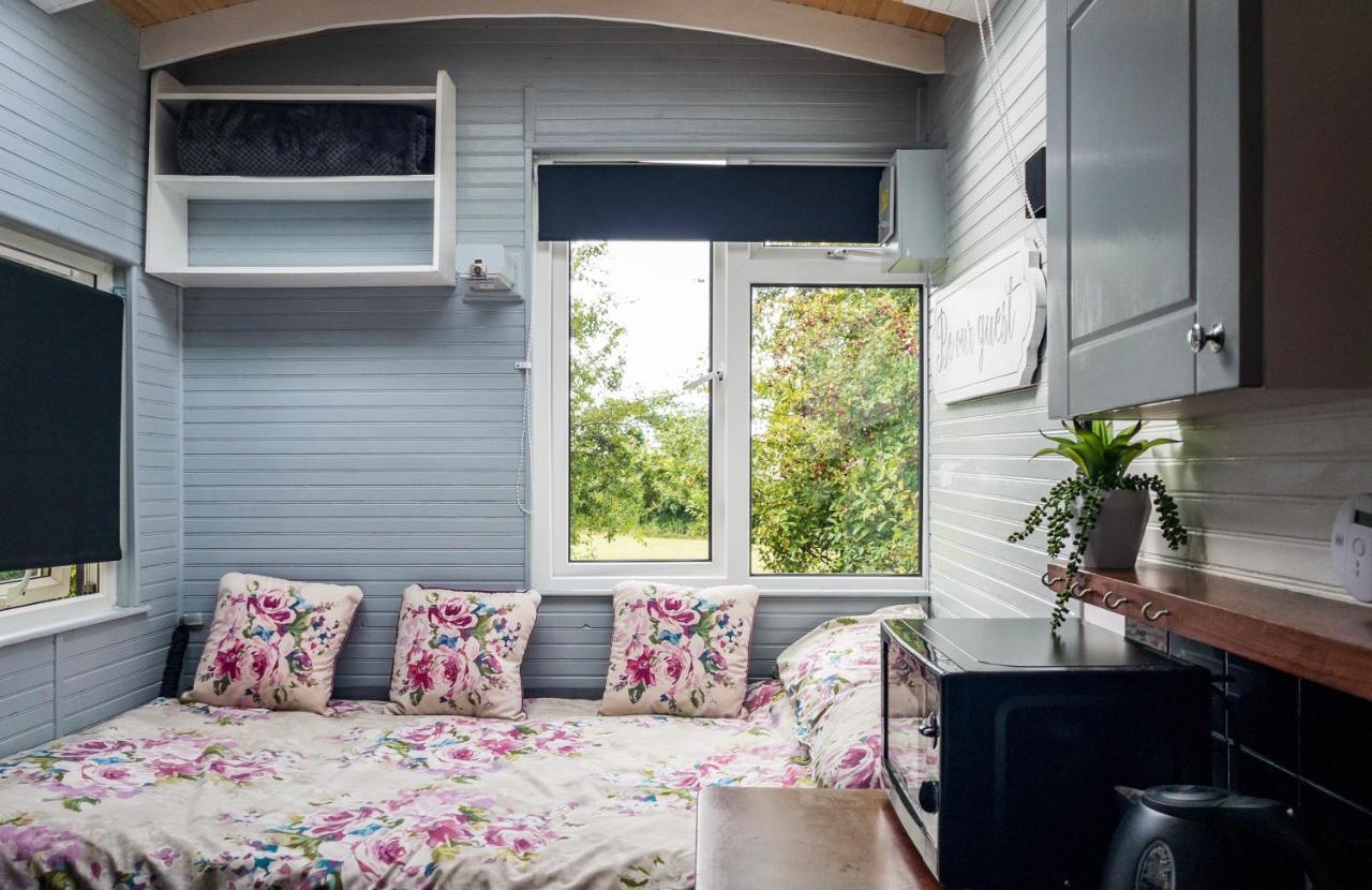Shepherds Hut Bath Wick  Екстериор снимка